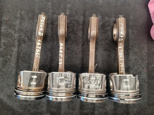 bontott FORD FOCUS II Dugattyú