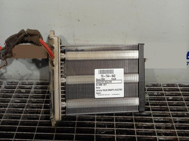 bontott FORD FOCUS II Fűtőradiátor