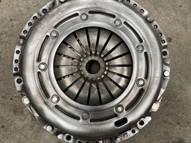 bontott FORD FOCUS II Kuplung Szett Lendkerékkel