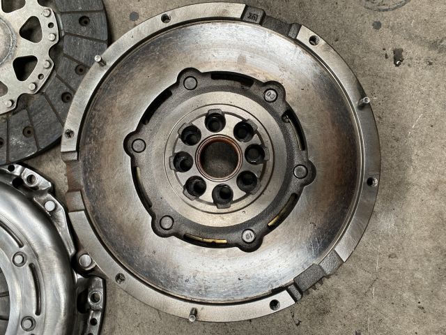 bontott FORD FOCUS II Kuplung Szett Lendkerékkel