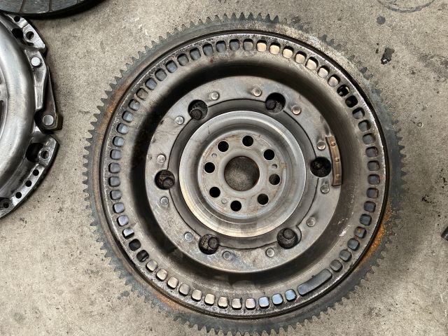 bontott FORD FOCUS II Kuplung Szett Lendkerékkel