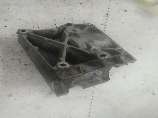 bontott FORD FOCUS II Motor Tartó Bak (Fém)