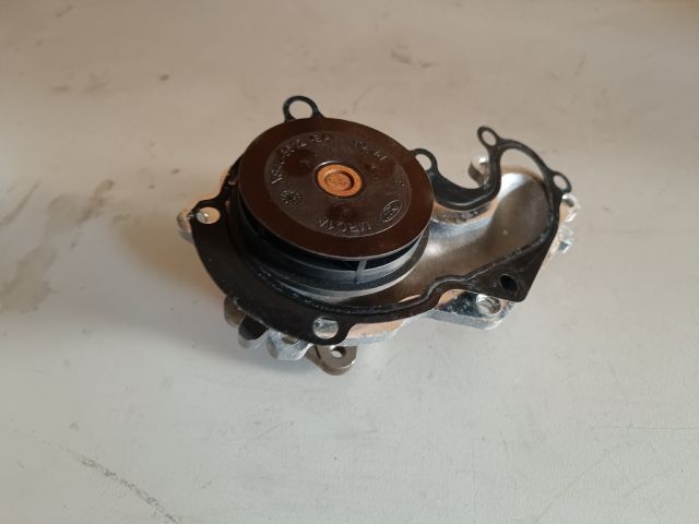 bontott FORD FOCUS II Vízpumpa