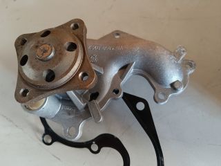 bontott FORD FOCUS II Vízpumpa