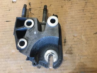 bontott FORD FOCUS II Motor Tartó Bak (Fém)