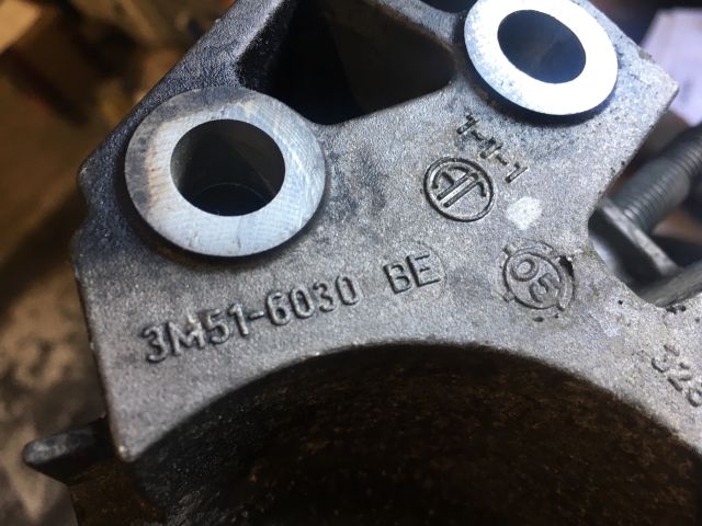 bontott FORD FOCUS II Motor Tartó Bak (Fém)