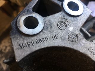 bontott FORD FOCUS II Motor Tartó Bak (Fém)