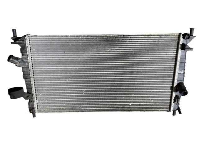 bontott FORD FOCUS II Vízhűtő Radiátor (Klímás)