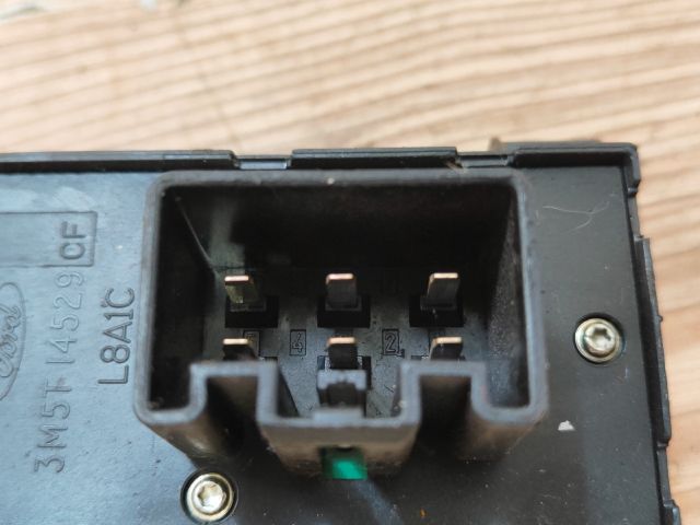 bontott FORD FOCUS II Ablakemelő és Tükör Kapcsoló