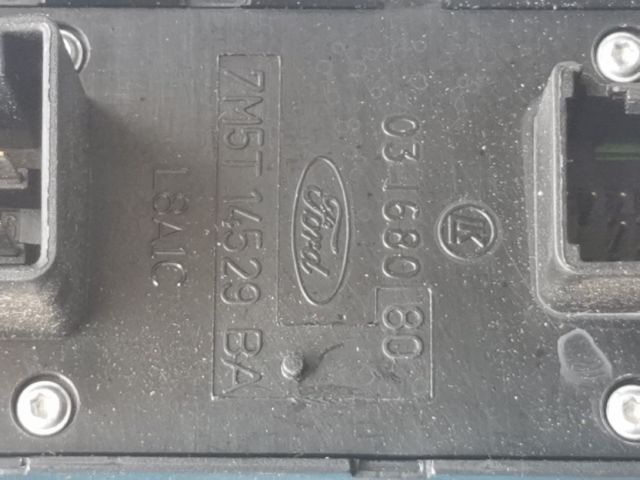 bontott FORD FOCUS II Ablakemelő és Tükör Kapcsoló