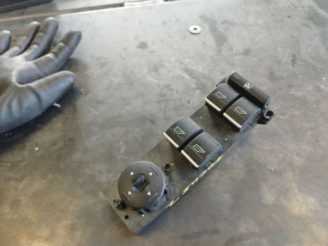 bontott FORD FOCUS II Ablakemelő és Tükör Kapcsoló