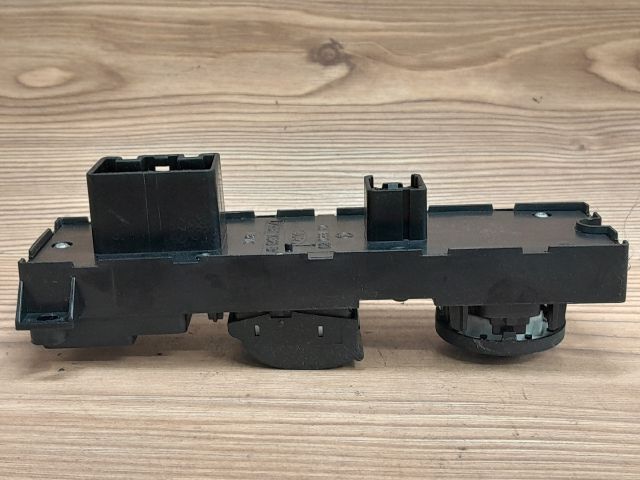 bontott FORD FOCUS II Ablakemelő és Tükör Kapcsoló