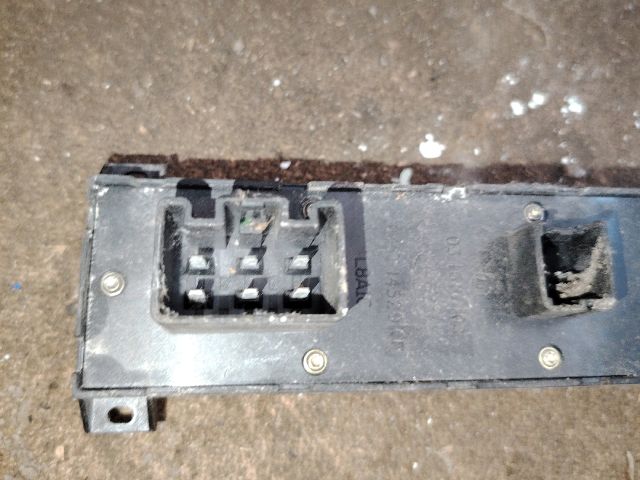 bontott FORD FOCUS II Ablakemelő Kapcsoló Négyes / Kettes