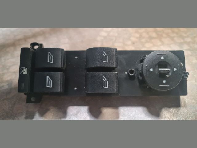 bontott FORD FOCUS II Ablakemelő Kapcsoló Négyes / Kettes