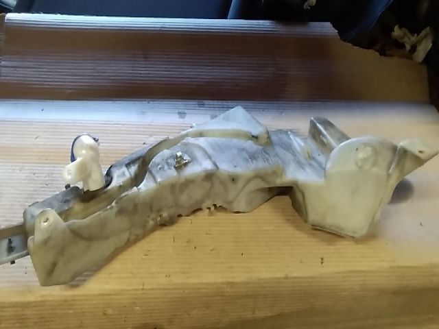 bontott FORD FOCUS II Ablakmosó Tartály