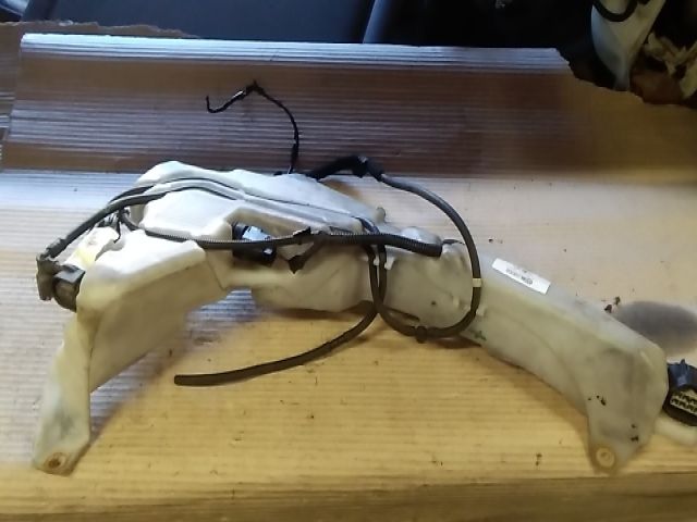 bontott FORD FOCUS II Ablakmosó Tartály