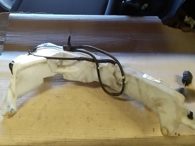 bontott FORD FOCUS II Ablakmosó Tartály