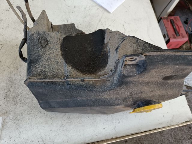 bontott FORD FOCUS II Ablakmosó Tartály