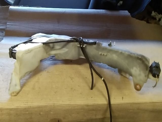 bontott FORD FOCUS II Ablakmosó Tartály