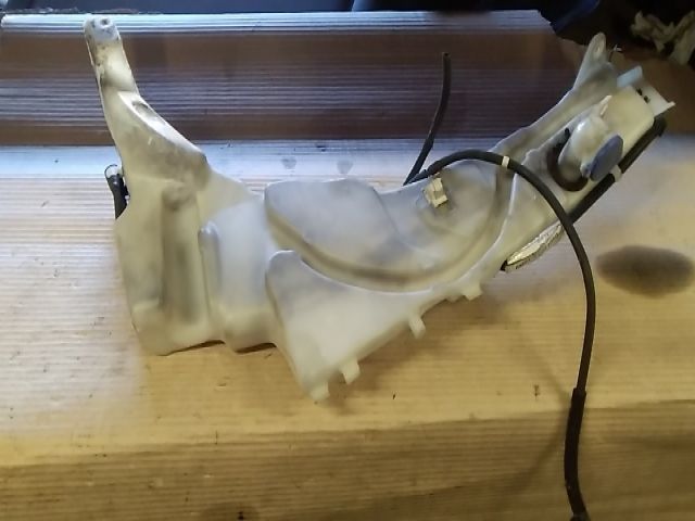 bontott FORD FOCUS II Ablakmosó Tartály