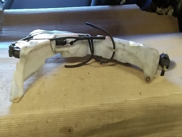 bontott FORD FOCUS II Ablakmosó Tartály