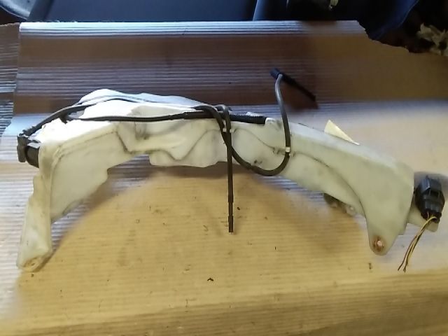 bontott FORD FOCUS II Ablakmosó Tartály