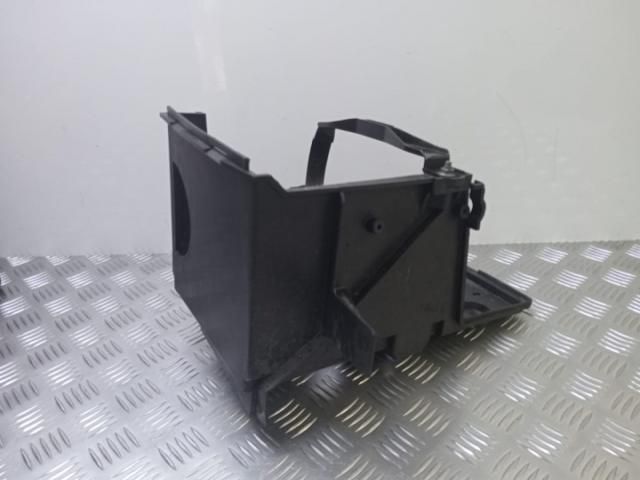 bontott FORD FOCUS II Akkumulátor Tartó