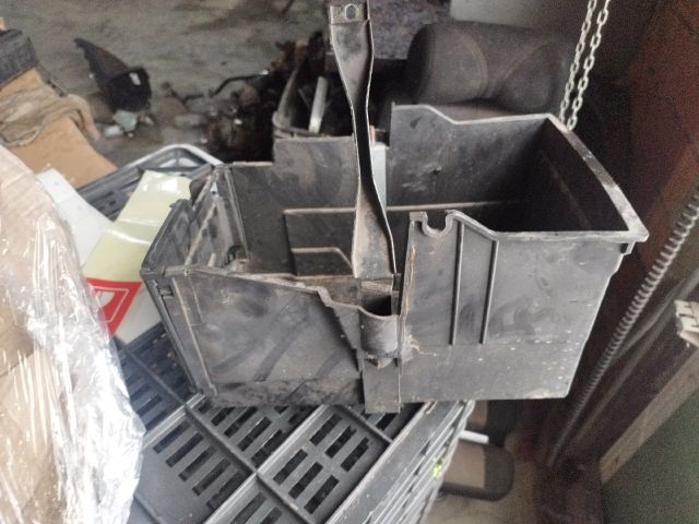 bontott FORD FOCUS II Akkumulátor Tartó