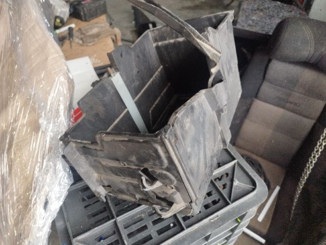 bontott FORD FOCUS II Akkumulátor Tartó