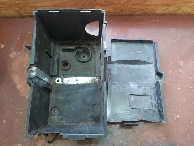 bontott FORD FOCUS II Akkumulátor Tartó