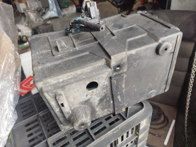 bontott FORD FOCUS II Akkumulátor Tartó