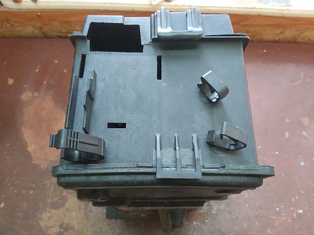 bontott FORD FOCUS II Akkumulátor Tartó