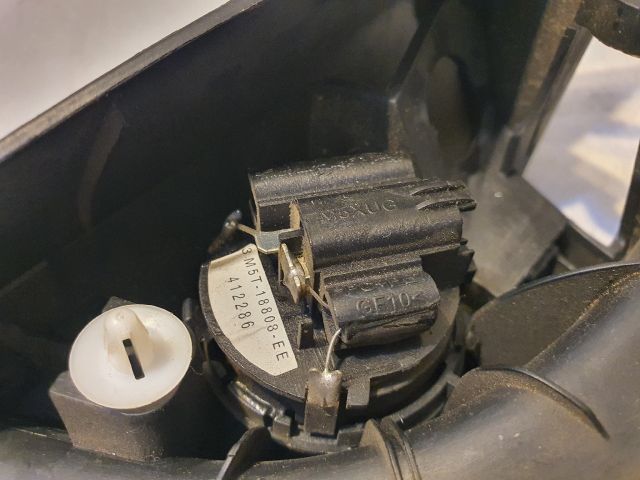 bontott FORD FOCUS II Bal A Oszlop Hangszóró Burkolat