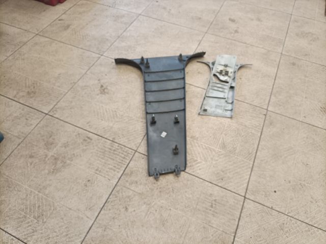 bontott FORD FOCUS II Bal B Oszlop Burkolat