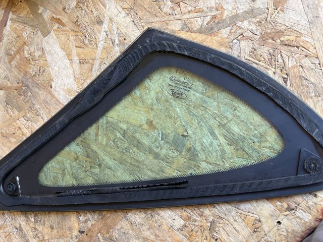 bontott FORD FOCUS II Bal C Oszlop Oldalablak Üveg