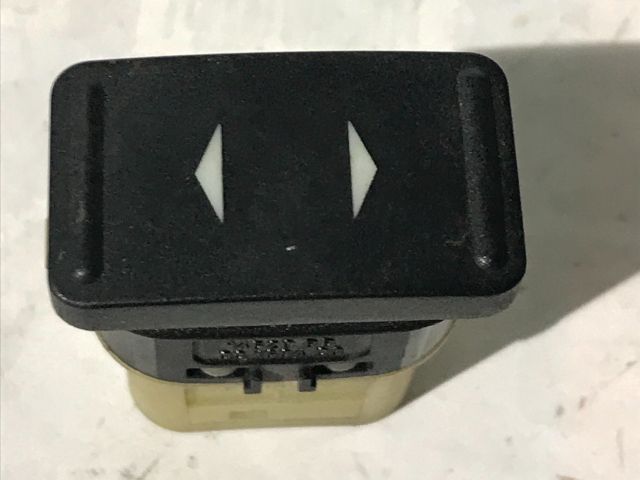 bontott FORD FOCUS II Bal első Ablakemelő Kapcsoló