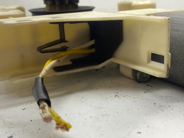 bontott FORD FOCUS II Bal első Ablakemelő Motor