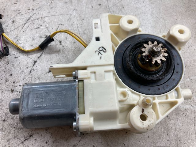 bontott FORD FOCUS II Bal első Ablakemelő Motor