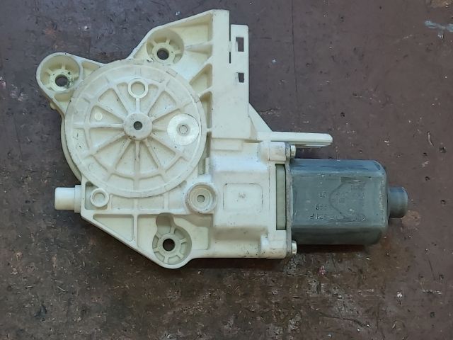 bontott FORD FOCUS II Bal első Ablakemelő Motor