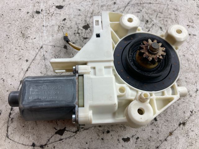 bontott FORD FOCUS II Bal első Ablakemelő Motor