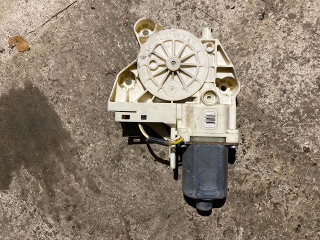 bontott FORD FOCUS II Bal első Ablakemelő Motor