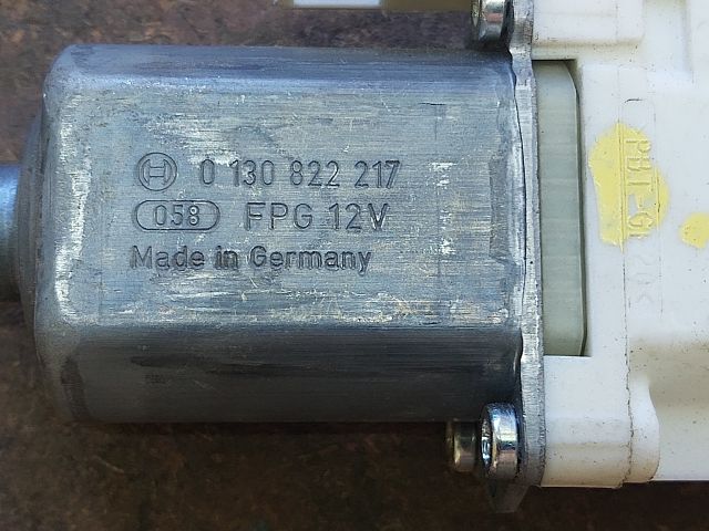 bontott FORD FOCUS II Bal első Ablakemelő Motor