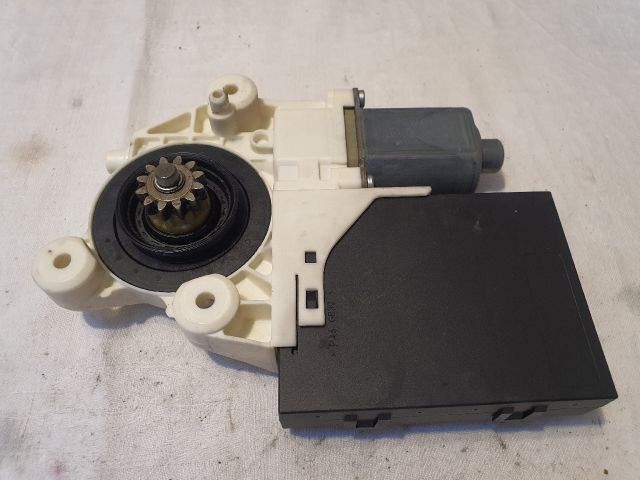 bontott FORD FOCUS II Bal első Ablakemelő Motor