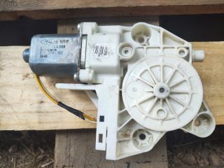 bontott FORD FOCUS II Bal első Ablakemelő Motor