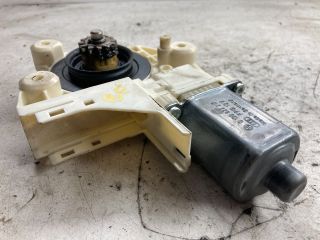 bontott FORD FOCUS II Bal első Ablakemelő Motor