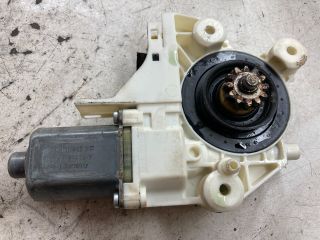 bontott FORD FOCUS II Bal első Ablakemelő Motor