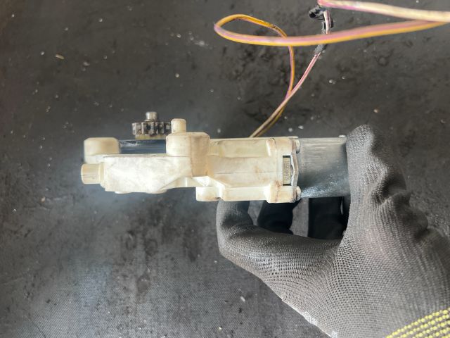 bontott FORD FOCUS II Bal első Ablakemelő Motor