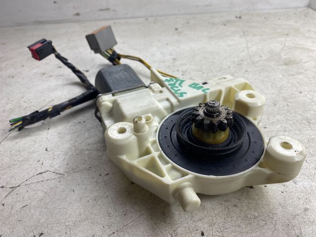 bontott FORD FOCUS II Bal első Ablakemelő Motor