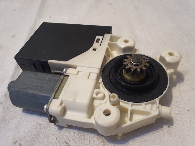 bontott FORD FOCUS II Bal első Ablakemelő Motor