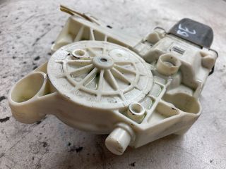bontott FORD FOCUS II Bal első Ablakemelő Motor
